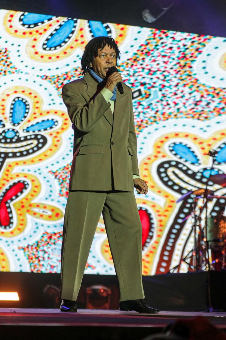 O cantor Djavan foi a atração principal do segundo dia do festival Turá, em São Paulo, na noite de domingo