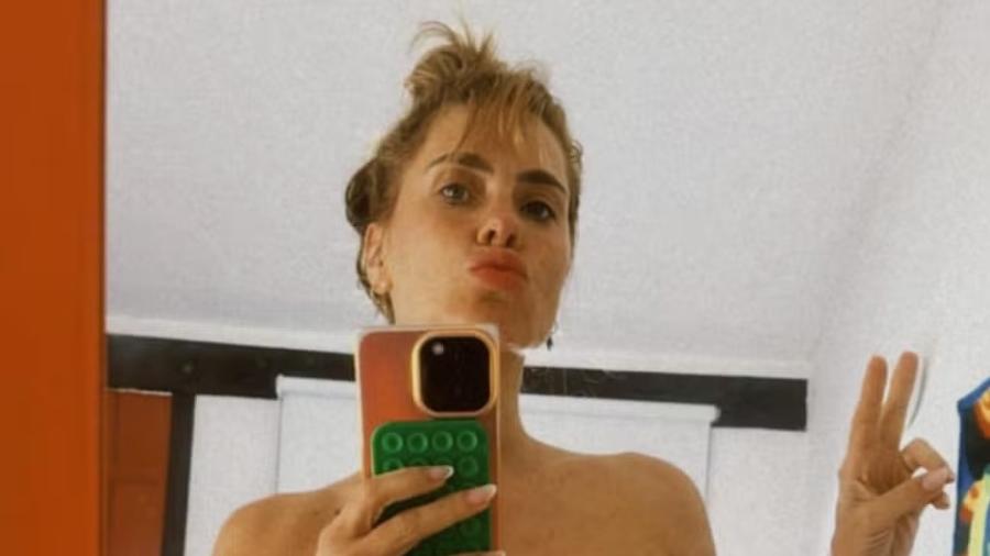 Carolina Dieckmann posa de biquíni diante do espelho - Reprodução/Instagram