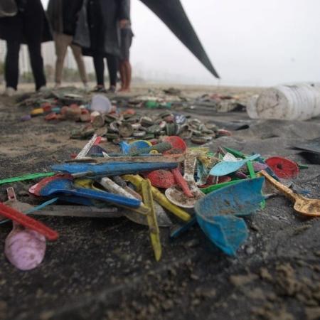 Poluição plástica é um problema para as praias