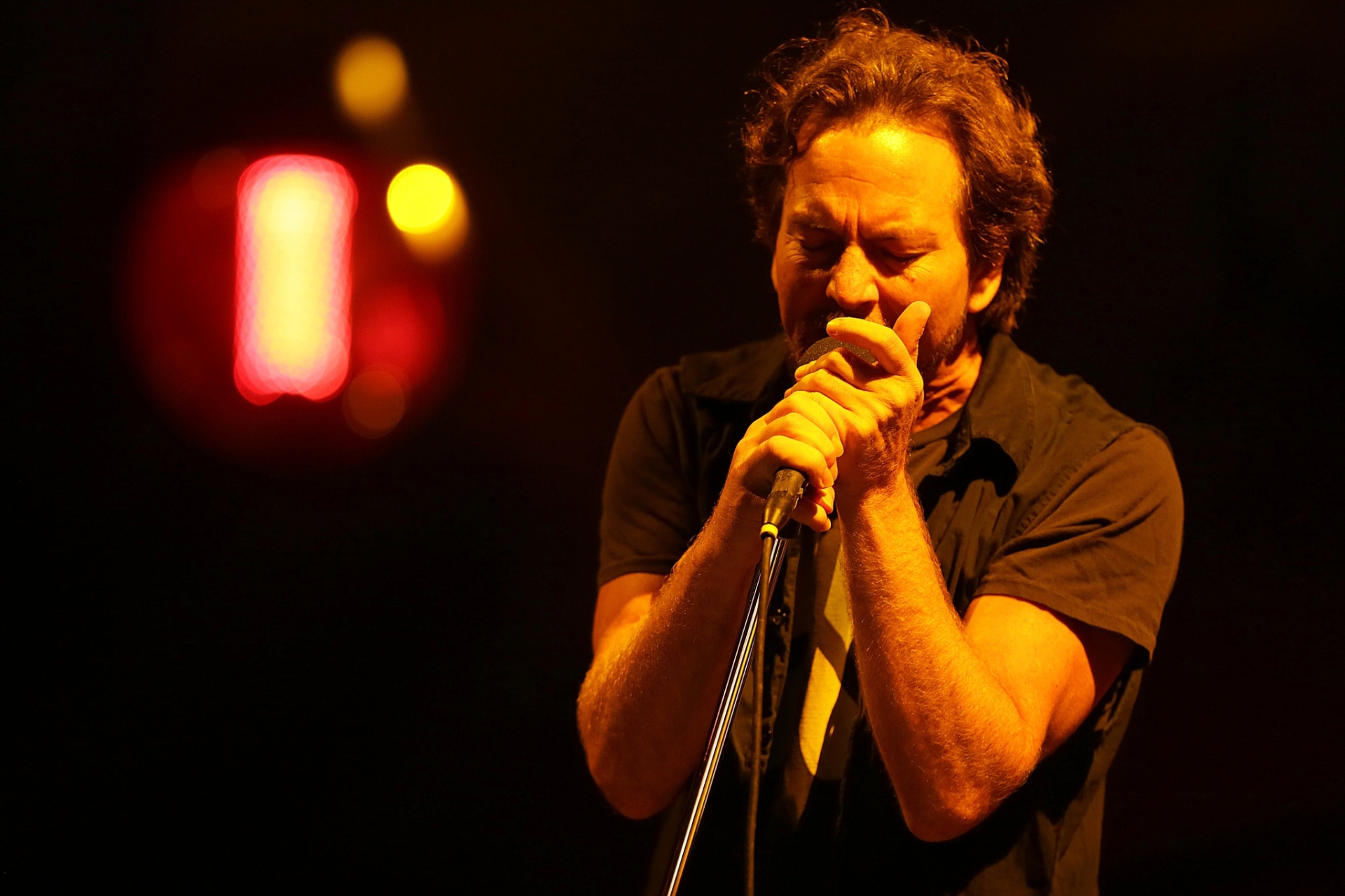 14.nov.2015 - A banda Pearl Jam se apresenta no estádio do Morumbi, em São Paulo - Flavio Florido/UOL