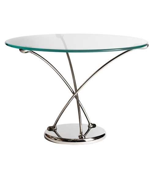 Com desenho de Brad Pitt, a mesa Arc foi produzida em aço inoxidável polido e vidro. As peças da coleção Pitt-Pollaro (www.pitt-pollaro.com) têm edição limitada e são assinadas e numeradas. Para atestar a procedência, cada móvel vem acompanhado por um certificado de autenticidade - Divulgação/ Pitt-Pollaro