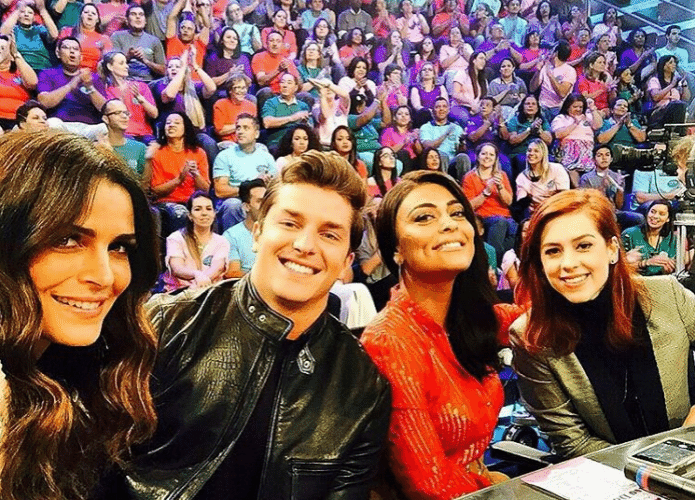 29.nov.2015 - Caracterizados e acompanhados por bailarinos profissionais, homens e mulheres dançaram o pasodoble, ritmo inspirado nas touradas espanholas. Surgiu no século 16, mas se popularizou mesmo somente a partir da década de 1920 - Reprodução/TV Globo