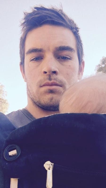 O australiano Brad Kearns e seu bebê, Finn - Reprodução/Facebook