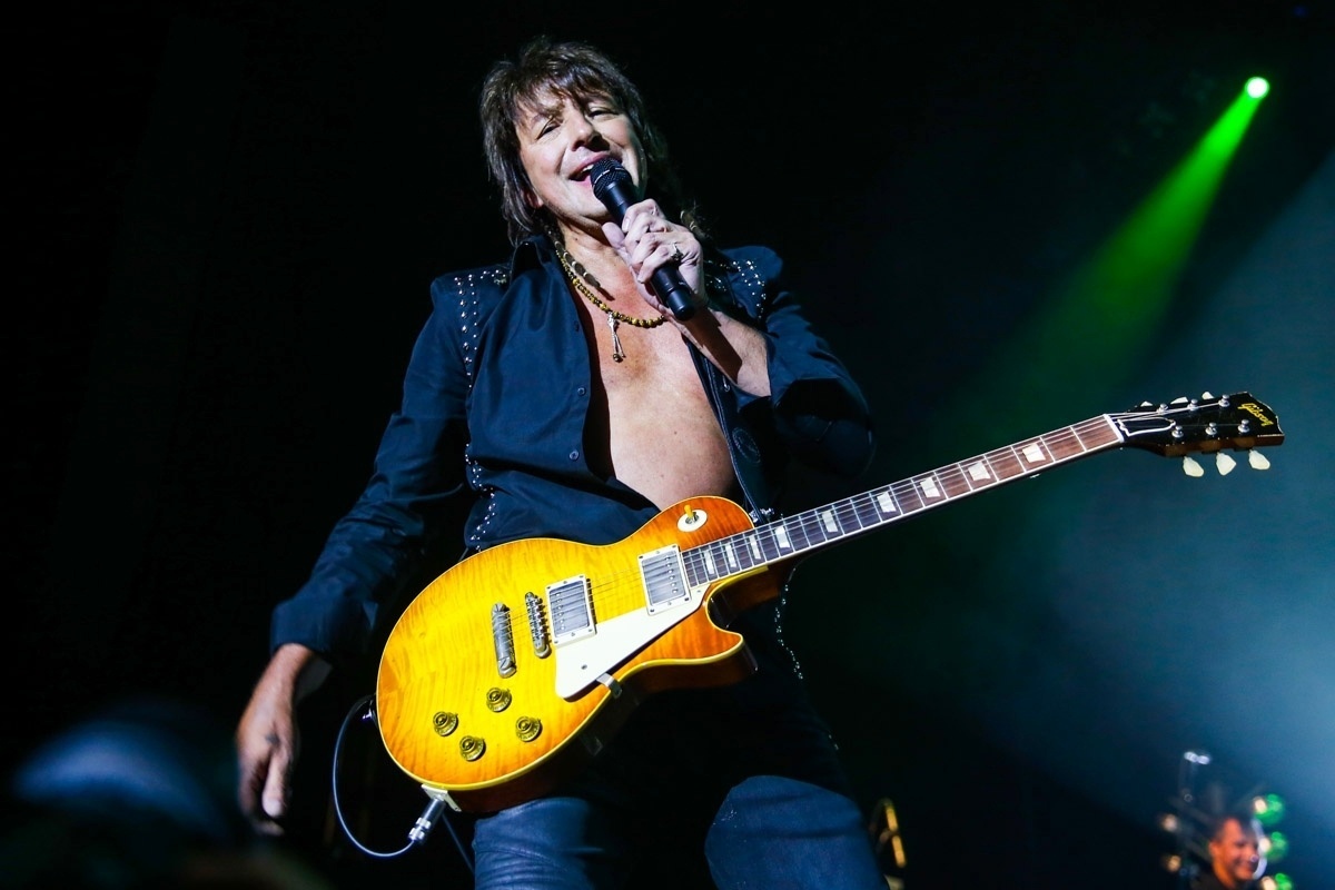 8.jul.2016 - Aos 56 anos, o ex-guitarrista do Bon Jovi Ritchie Sambora em festival de blues em São Paulo. O músico já lançou três álbuns solo, o mais recente é de 2012, "Aftermath Of The Lowdown" - Brazil News