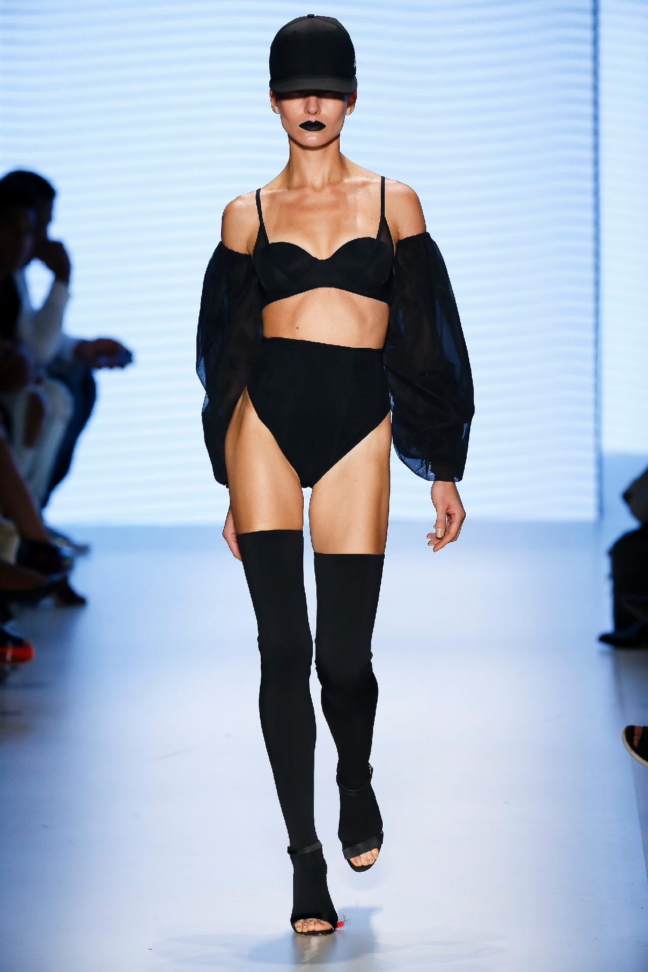 Fotos: Amir Slama desfila cole\u00e7\u00e3o na SPFW - 26\/10\/2016 - UOL Universa
