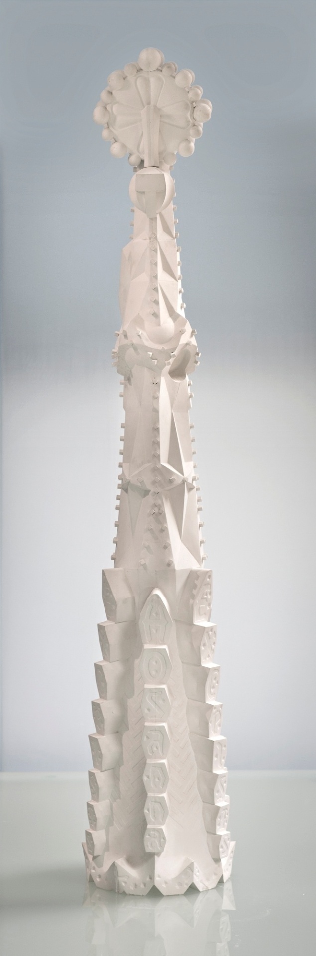 Punáculo de uma das torres da Basílica da Sagrada Família. Obra-prima de Gaudí, o templo católico localizado em Barcelona estará retratado em diversas maquetes na exposição do arquiteto catalão no Instituto Tomie Ohtake, em São Paulo - Divulgação/© Basílica de la Sagrada Família