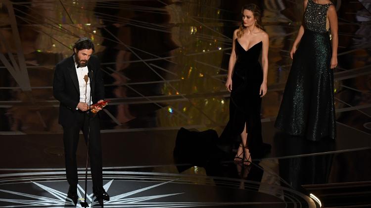 Casey Affleck faz discurso no palco do Oscar 2017; Brie Larson se recusou a aplaudir o ator - AFP PHOTO / Mark RALSTON - AFP PHOTO / Mark RALSTON