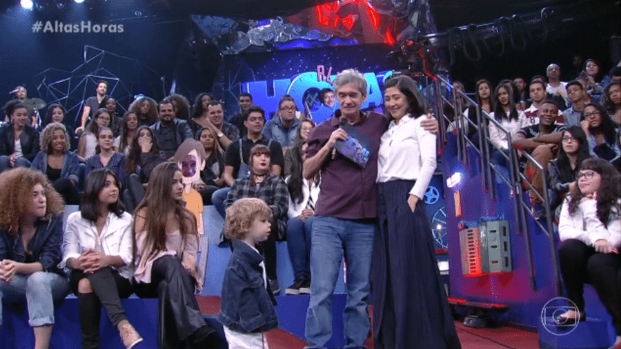 Serginho Groisman ao lado da esposa, Fernanda Molina, e do filho, Thomas, de 1 ano e 10 meses, durante o "Altas Horas" - Reprodução/TV Globo