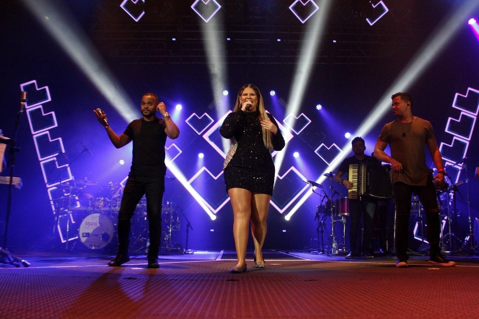 A cantora Marília Mendonça se apresentou no Rio de Janeiro neste sábado em um show com a presença de vários famosos - Marcos Ferreira/Brazil News