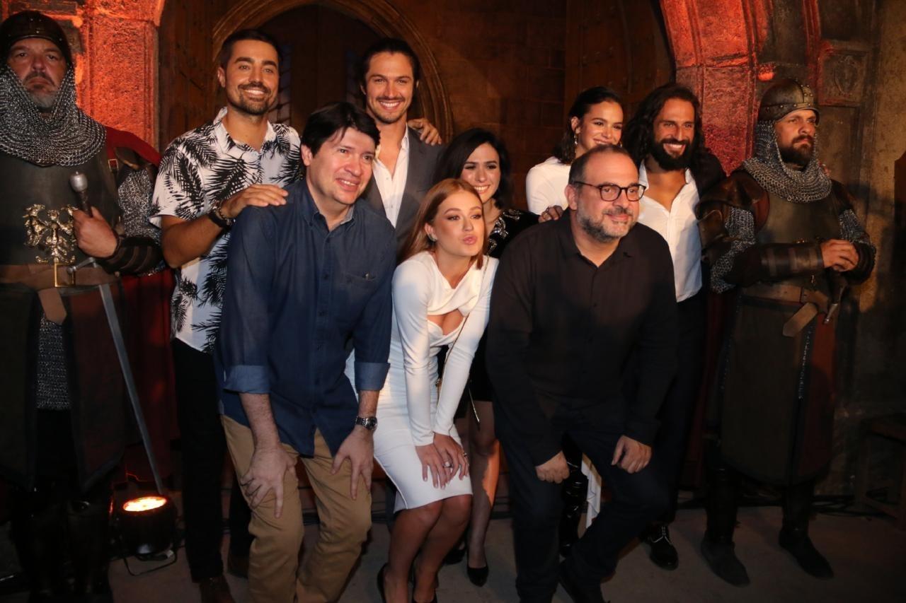 Atores participam da coletiva de imprensa de "Deus Salve o Rei", próxima novela das sete da TV Globo - Imagem/AgNews