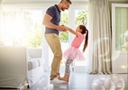 8 maneiras de um pai trabalhar a autoestima da filha na infância - Getty Images