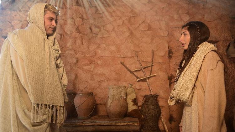 Anjo Gabriel (Raphael Sander) e Maria (Juliana Xavier) em "Jesus", novela da Record - Blad Meneghel/Record - Blad Meneghel/Record