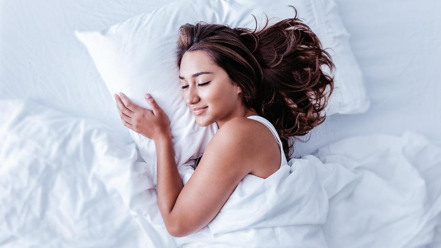 Para acordar com a energia lá em cima, é preciso passar bem pelas quatro fases do sono --e a alimentação pode ajudar na produção dos hormônios necessários para isso - iStock