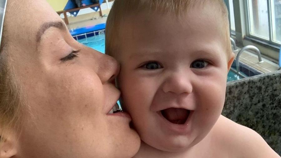 Luiza Possi e o filho, Lucca, em aula de natação - Reprodução/ Instagram