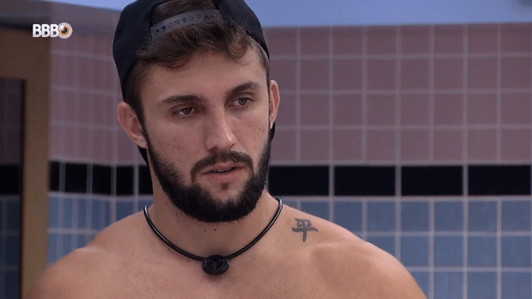 BBB 21: Arthur conversa com Pocah na cozinha - Reprodução/Globoplay - Reprodução/Globoplay