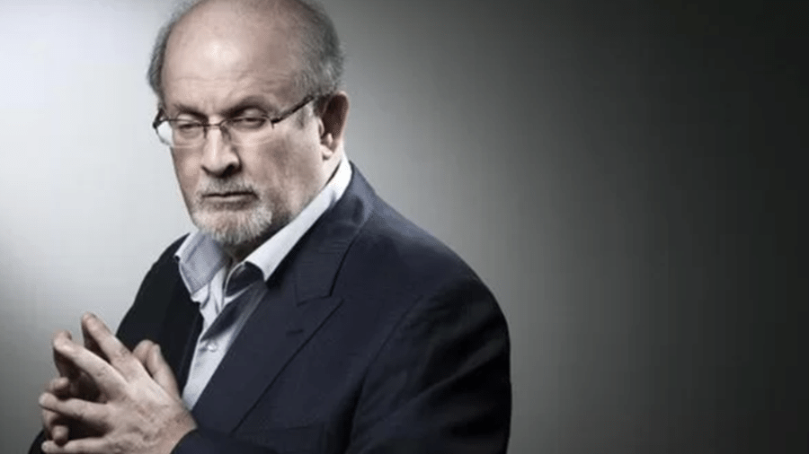 Autor Salman Rushdie foi esfaqueado hoje, em Nova York - Joel Saget / AFP / CP