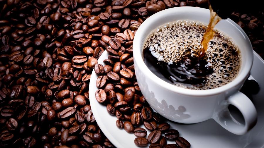 Café não é a única tática que ajuda na hora de se manter acordado - Getty Images