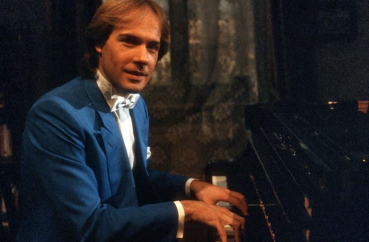 Richard Clayderman durante apresentação para a TV alemã em 1984