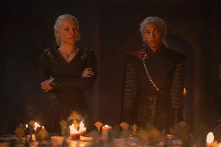 Rhaenyra (Emma D'Arcy) e Baela (Bethany Antonia) em cena do terceiro episódio da segunda temporada de 'A Casa do Dragão'