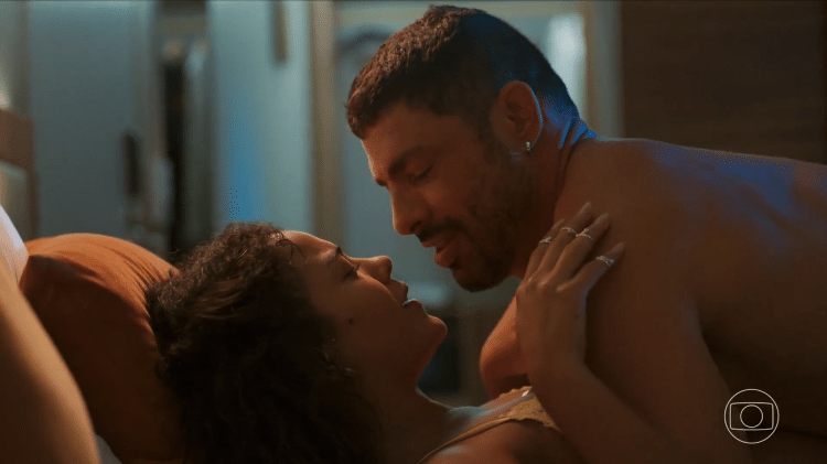 Bella Campos e Cauã Reymond no primeiro capítulo de 'Vale Tudo' Bella Campos e Cauã Reymond no primeiro capítulo de 'Vale Tudo'