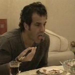 Garnero come pênis de animal na China - Reprodução/Youtube - Reprodução/Youtube