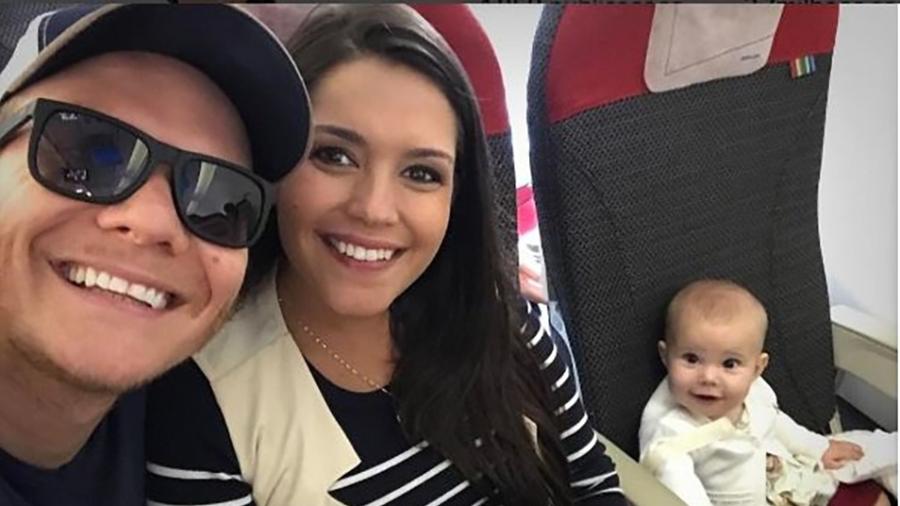 Michel Teló e Thais Fersoza com a filha, Melinda, viajando para Curitiba - Reprodução/Instagram