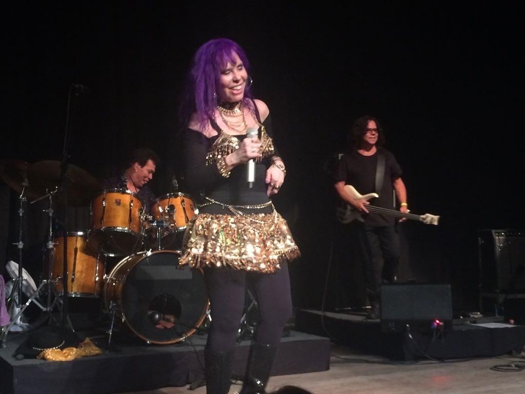 Baby do Brasil faz show em São Paulo. "Quando estamos nessa 'experiência', vale tudo", disse para a plateia logo no início da apresentação. "Tudo menos drogas e sexo, principalmente para quem, como eu, já decorou toda a onda", disse ela - Tiago Dias/UOL