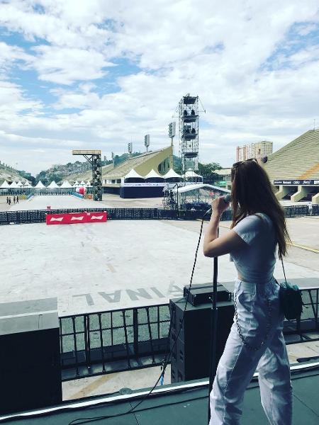Sophie Turner posa em palco da Praça da Apoteose, no Rio de Janeiro - Reprodução/Instagram/sophiet