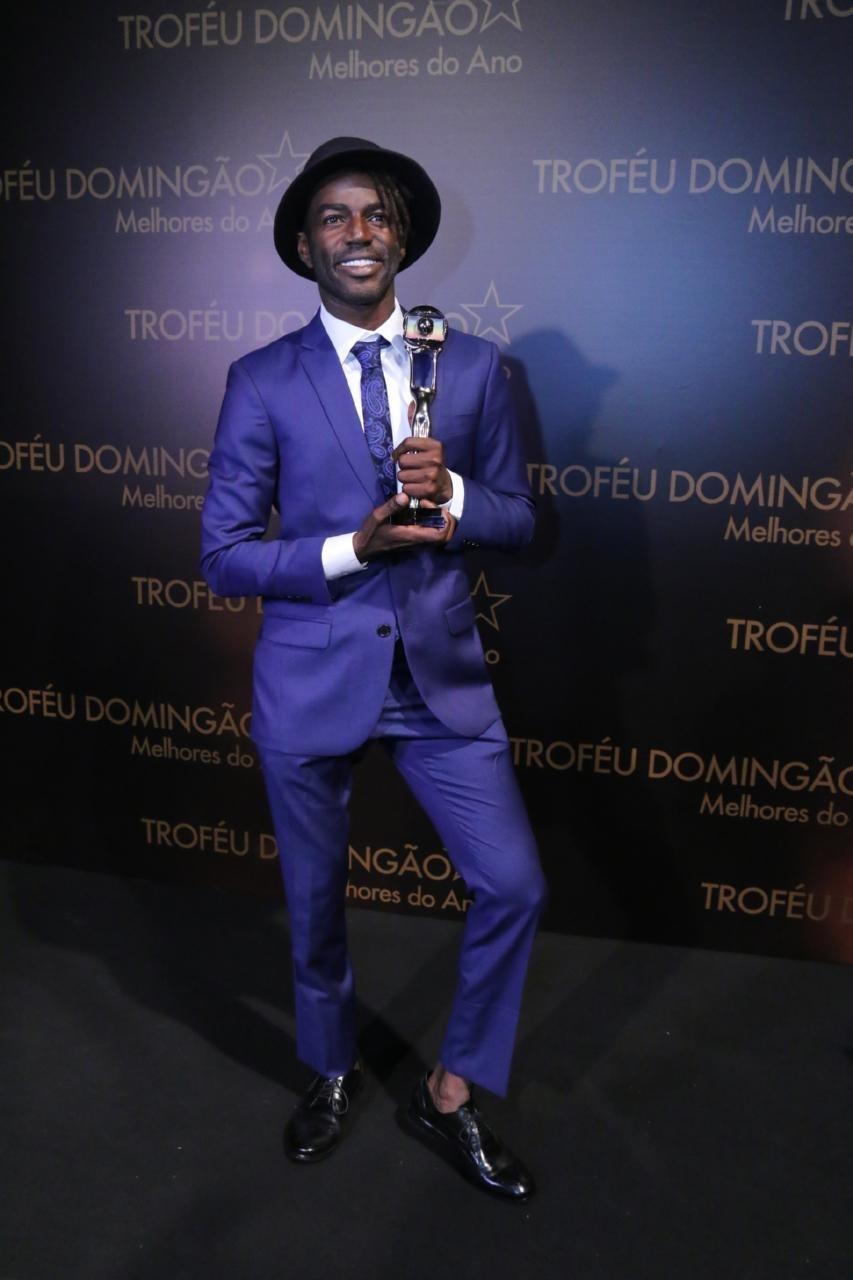 Jonathan Azevedo, o Sabiá de "A Força do Querer", levou o prêmio de ator revelação - AgNews