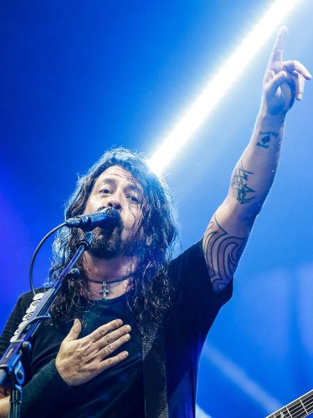Dave Grohl, vocalista do Foo Fighters, saúda o público em show no Brasil - Lucas Lima/UOL