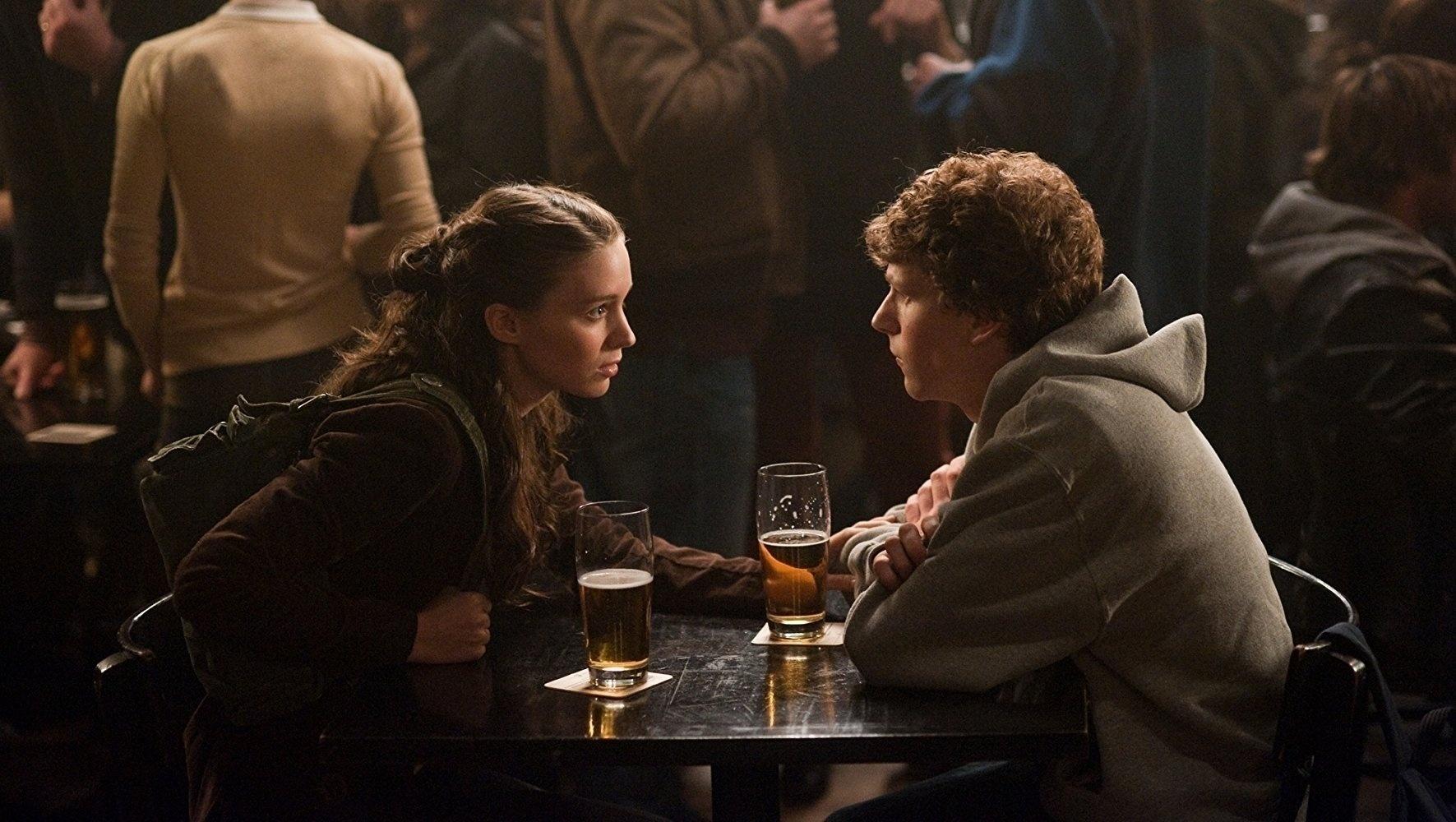 Jesse Eisenberg e Rooney Mara em cena de "A Rede Social" (2010) - Divulgação