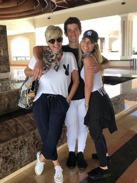 Andréa Nóbrega ao lado dos filhos gêmeos João Victor e Maria Fernanda - Reprodução/Instagram/andreanobregaoficial - Reprodução/Instagram/andreanobregaoficial