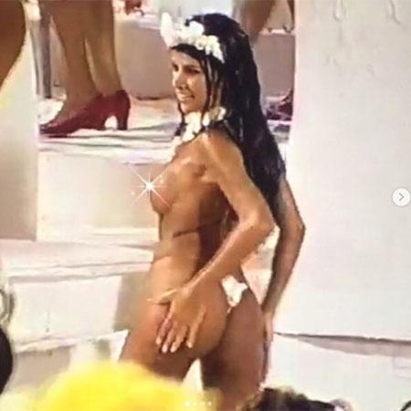 Solange Gomes desfila na Salgueiro com os seios de fora no Carnaval de 1999 - Reprodução/Instagram - Reprodução/Instagram