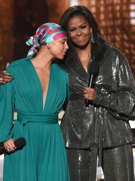 Alicia Keys e Michelle Obama no palco do Grammy 2019 - Getty Images - Getty Images