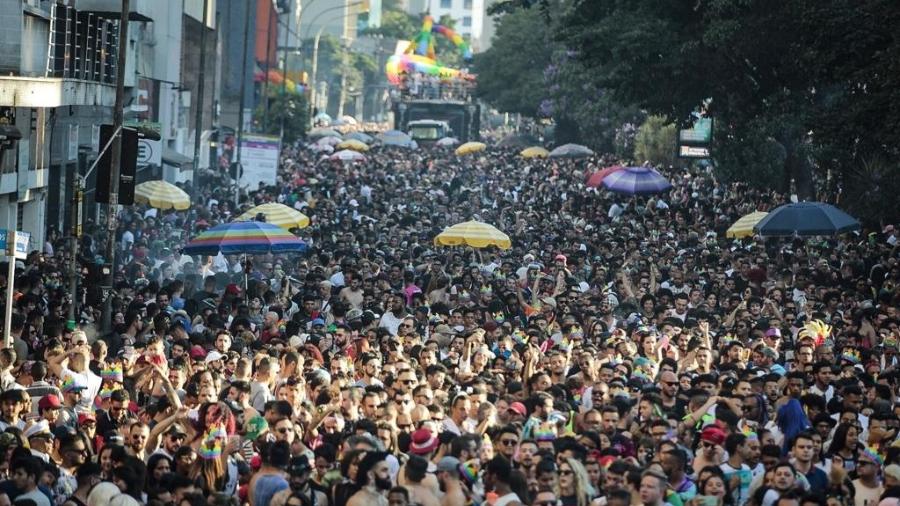 Público durante a Parada LGBTQ+ em São Paulo neste domingo (23), na Avenida Paulista - Jardiel Carvalho/UOL