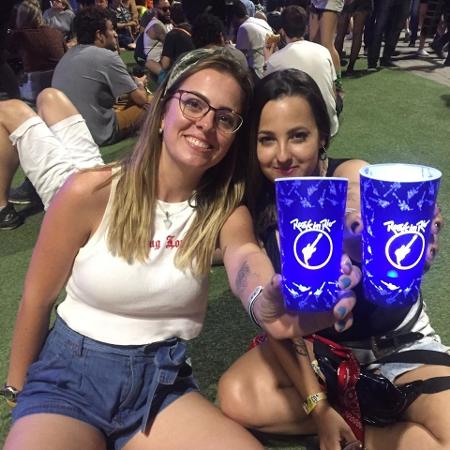 Copo que pisca faz sucesso entre o público - Renata Nogueira/UOL