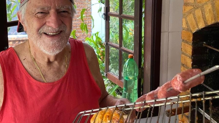 Ary Fontoura faz seu churrasco de quarentena - Reprodução/Instagram
