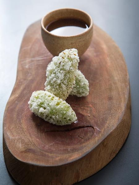 Criação de Bel Coelho: maxixe na tapioca com tucupi preto e cajuína - Divulgação - Divulgação