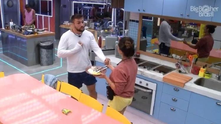 BBB 21: Arthur dá conselhos para Juelitte se sair bem no confinamento - Reprodução/Globoplay - Reprodução/Globoplay