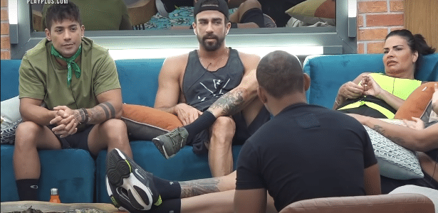 A Fazenda 2021: Tiago Piquilo diz que toma nove banhos por dia - Vimarsana News