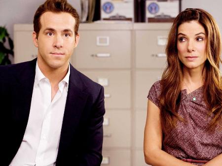 Sandra Bullock relembra cena de nudez com Ryan Reynolds