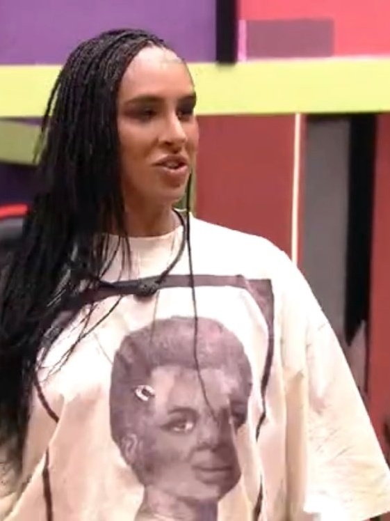 Linn da Quebrada entra no BBB22 com camiseta da obra Anastácia