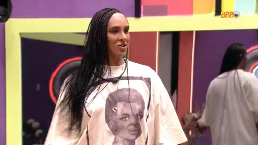 BBB 22: Linn da Quebrada usa camiseta com estampa "Monumento À Voz de Anastácia" - Reprodução/Globoplay