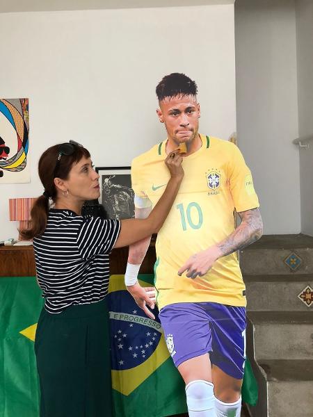 Tatiana Vasconcellos: "Na copa passada, arrumamos um totem em tamanho real do Neymar, que apelidamos de Neymarzão" - Arquivo pessoal