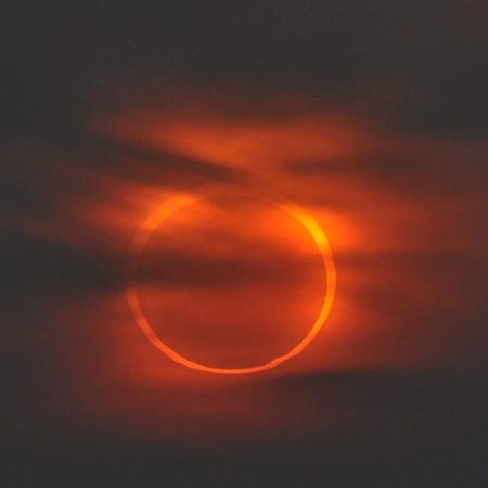 Vista do eclipse anular do Sol, em Qingdao, na China, em 15 de janeiro de 2009