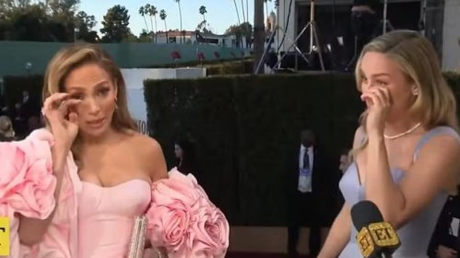 Brie Larson chora ao encontrar Jennifer Lopez no Globo de Ouro 2024