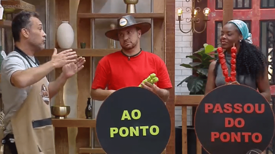 Juninho e Suelen discute em dinâmica da Hora do Faro - Reprodução/Playplus