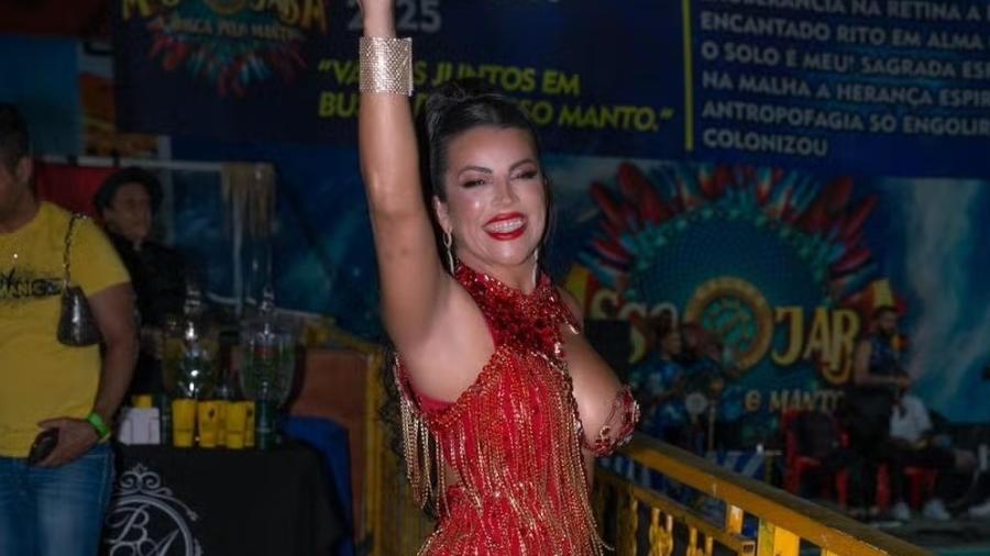 Rosana Ferreira é a Musa dos Compositores da escola de samba Acadêmicos do Tucuruvi