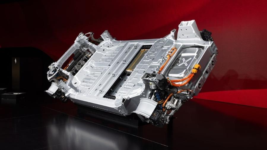 Ferrari divulgou a base do seu primeiro carro elétrico; detalhes e estreia vêm em 2026