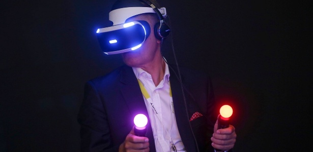 O PlayStation VR sai em 2016 nos EUA, mas ainda não há previsão para chegar ao Brasil - Chris Ratcliffe/Bloomberg